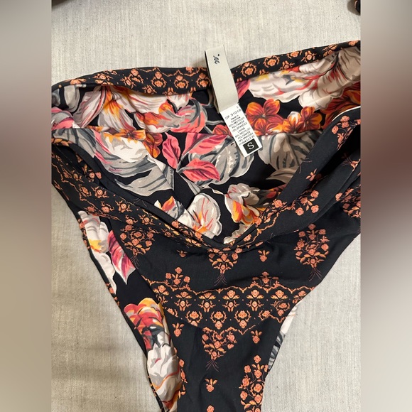 Maaji NWT Reversible Swimsuit Size Small - Picture 2 of 3